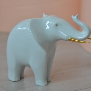 Elefant mit Goldzahn.jpg
